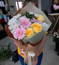 Букет цветов из:  Герберы, Розы и Хризантемы в Мокроусе