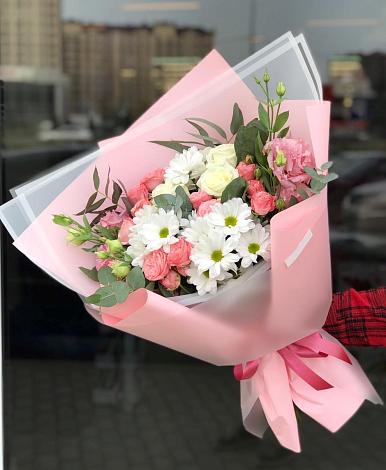 Букет цветов из: Розы, Лизиантусы и Хризантемы в Мокроусе
